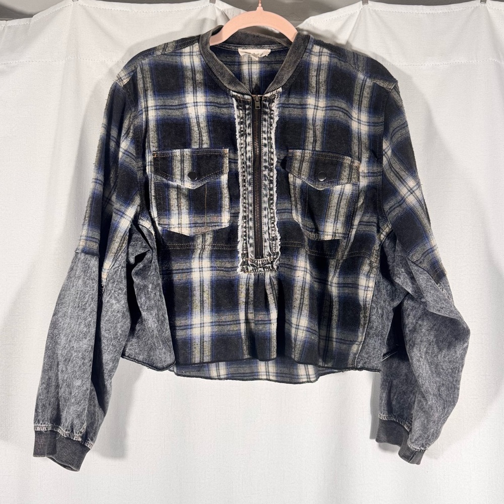Promesa Plaid Cropped Long Sleeve Top